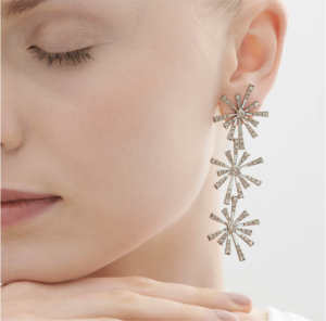 עגיל 'פלאוור' בזהב אצילי ויהלומים