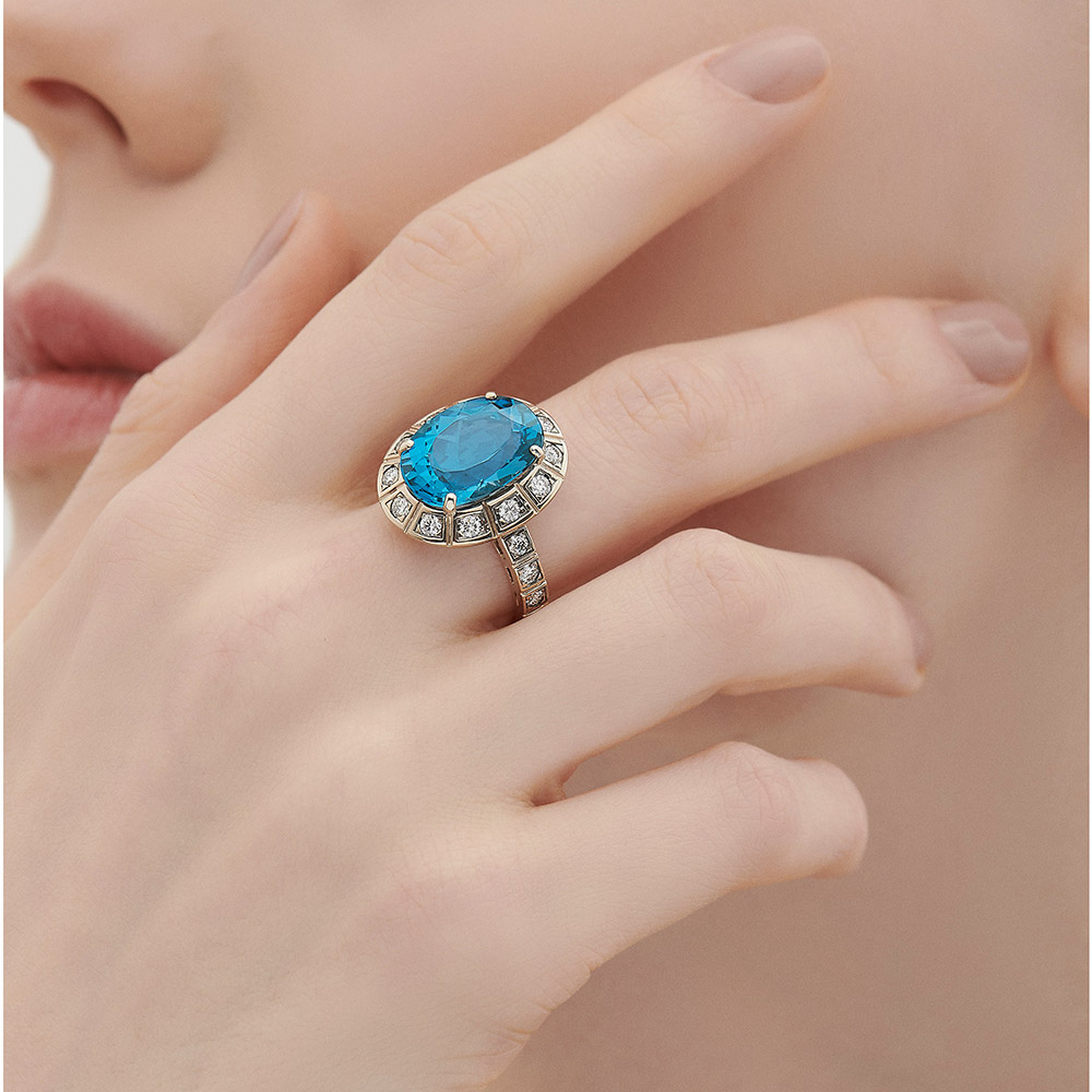 טבעת ARENA גדולה בזהב אצילי, טופז כחול ויהלומים