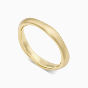 טבעת נישואין א-סימטרית בזהב צהוב